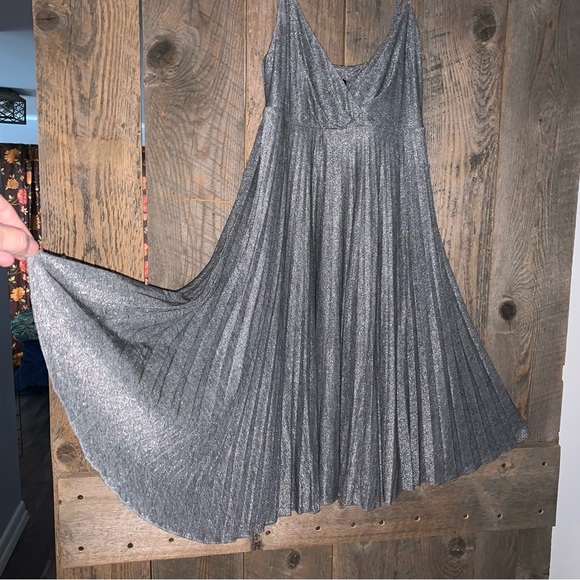 Women’s S BCBG PARIS Silver Sparkle & Shine Pleated Swing Mini Holiday Dress EXC - Picture 5 of 15